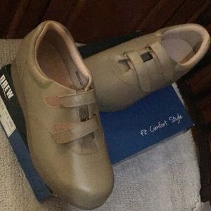 NWOT Drew Comfort Shoes in 11.5 WW in Taupe with Velcro closure.